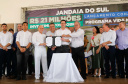 O município de Jandaia do Sul, no Vale do Ivaí, receberá uma série de ações do Governo do Estado nas áreas da saúde, segurança, saneamento, esporte, desenvolvimento urbano e para a sinalização de trânsito. Os investimentos somam R$ 21 milhões e foram confirmados pelo governador Carlos Massa Ratinho Junior nesta quinta-feira (28), em evento no município.