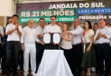 O município de Jandaia do Sul, no Vale do Ivaí, receberá uma série de ações do Governo do Estado nas áreas da saúde, segurança, saneamento, esporte, desenvolvimento urbano e para a sinalização de trânsito. Os investimentos somam R$ 21 milhões e foram confirmados pelo governador Carlos Massa Ratinho Junior nesta quinta-feira (28), em evento no município.