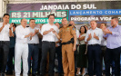O município de Jandaia do Sul, no Vale do Ivaí, receberá uma série de ações do Governo do Estado nas áreas da saúde, segurança, saneamento, esporte, desenvolvimento urbano e para a sinalização de trânsito. Os investimentos somam R$ 21 milhões e foram confirmados pelo governador Carlos Massa Ratinho Junior nesta quinta-feira (28), em evento no município.
