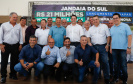 O município de Jandaia do Sul, no Vale do Ivaí, receberá uma série de ações do Governo do Estado nas áreas da saúde, segurança, saneamento, esporte, desenvolvimento urbano e para a sinalização de trânsito. Os investimentos somam R$ 21 milhões e foram confirmados pelo governador Carlos Massa Ratinho Junior nesta quinta-feira (28), em evento no município.