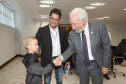 O vice-governador Darci Piana recebeu Eduardo Kuzeratzki, 7 anos, aluno do 1o ano da Escola Municipal Padre Antonio de Quitandinha, ganhou o 6o Concurso Cartão de Natal, na categoria Educação Infantil. Acompanharam: Sua mãe Daiana Suelen Kuzeratzki; o diretor da Escola do Detran/Pr, Mário Marques Guimarães Neto e a prefeita de Quitandinha, Maria Julia Wojcik.Curitiba, 28-11-19.Foto: Arnaldo Alves / AEN. 
