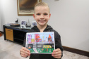 O vice-governador Darci Piana recebeu Eduardo Kuzeratzki, 7 anos, aluno do 1o ano da Escola Municipal Padre Antonio de Quitandinha, ganhou o 6o Concurso Cartão de Natal, na categoria Educação Infantil. Acompanharam: Sua mãe Daiana Suelen Kuzeratzki; o diretor da Escola do Detran/Pr, Mário Marques Guimarães Neto e a prefeita de Quitandinha, Maria Julia Wojcik.Curitiba, 28-11-19.Foto: Arnaldo Alves / AEN. 