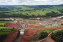 O canteiro de obras da Pequena Central Hidrelétrica (PCH) Bela Vista está movimentado. Cerca de 300 pessoas já trabalham no empreendimento que está sendo construído no Rio Chopim, entre os municípios de Verê e São João, no Sudoeste do Estado. Foto: Copel