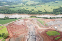 O canteiro de obras da Pequena Central Hidrelétrica (PCH) Bela Vista está movimentado. Cerca de 300 pessoas já trabalham no empreendimento que está sendo construído no Rio Chopim, entre os municípios de Verê e São João, no Sudoeste do Estado. Foto: Copel