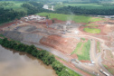 O canteiro de obras da Pequena Central Hidrelétrica (PCH) Bela Vista está movimentado. Cerca de 300 pessoas já trabalham no empreendimento que está sendo construído no Rio Chopim, entre os municípios de Verê e São João, no Sudoeste do Estado. Foto: Copel