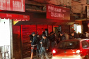A Força-Tarefa Infância Segura de Combate a Crimes contra a Criança realizou na noite de quinta-feira (28) ações de fiscalização e conscientização em estabelecimentos comerciais e bares de Curitiba. Foi a sexta Operação Integrada e Ostensiva de Protec&#807;a&#771;o a&#768;s Crianc&#807;as e Adolescentes. Foto:SEJUF