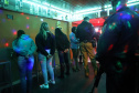 A Força-Tarefa Infância Segura de Combate a Crimes contra a Criança realizou na noite de quinta-feira (28) ações de fiscalização e conscientização em estabelecimentos comerciais e bares de Curitiba. Foi a sexta Operação Integrada e Ostensiva de Protec&#807;a&#771;o a&#768;s Crianc&#807;as e Adolescentes. Foto:SEJUF
