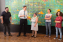 O olhar sensível de Alessandra Rocio de Andrade, aluna da APAE e estagiária de Educação Especial no Centro Juvenil de Artes (CJA) e no Museu Casa Alfredo Andersen (MCAA) de 2014 a 2019, deu origem à exposição fotográfica que leva seu nome. A mostra reúne imagens capturadas por Alessandra no primeiro semestre deste ano, quando participou da Oficina de Fotografia ministrada pelo fotógrafo Aurélio Peluso. 