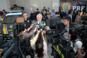 Foram entregues à Polícia Rodoviária Federal (PRF) 26 viaturas blindadas. O vice-governador Darci Piana fez a entrega dos veículos, que foram adquiridos por convênio entre o Governo do Estado, através do Departamento de Estradas de Rodagem (DER), e a superintendência estadual da PRF. Os recursos são dos contratos de concessão das rodovias, para aparelhamento das forças policiais do Estado. Foto: Ari Dias/AEN
