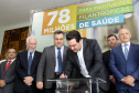 O governador Carlos Massa Ratinho Junior autorizou nesta terça-feira (3) o repasse de R$ 78 milhões para hospitais filantrópicos. Os recursos são destinados a obras (R$ 44,5 milhões) e equipamentos (R$ 33,5 milhões). É o maior pacote financeiro unificado da história às instituições, que atendem mais de 50% dos pacientes do Sistema Único de Saúde (SUS) no Paraná. Curitiba,03/12/2019 Foto:Jaelson Lucas / AEN