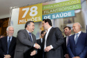 O governador Carlos Massa Ratinho Junior autorizou nesta terça-feira (3) o repasse de R$ 78 milhões para hospitais filantrópicos. Os recursos são destinados a obras (R$ 44,5 milhões) e equipamentos (R$ 33,5 milhões). É o maior pacote financeiro unificado da história às instituições, que atendem mais de 50% dos pacientes do Sistema Único de Saúde (SUS) no Paraná. Curitiba,03/12/2019 Foto:Jaelson Lucas / AEN