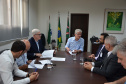 A Secretaria de Estado da Agricultura e Abastecimento vai ampliar o número de agências que financiam o programa Trator Solidário. Uma parceria assinada nesta terça-feira (03) possibilitará a entrada do Sistema de Cooperativas de Crédito do Brasil (Sicoob) no financiamento do programa, dando mais condições de atendimento ao agricultor familiar.Foto:SEAB