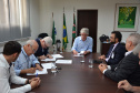 A Secretaria de Estado da Agricultura e Abastecimento vai ampliar o número de agências que financiam o programa Trator Solidário. Uma parceria assinada nesta terça-feira (03) possibilitará a entrada do Sistema de Cooperativas de Crédito do Brasil (Sicoob) no financiamento do programa, dando mais condições de atendimento ao agricultor familiar.Foto:SEAB