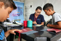 A empresa Portos do Paraná levou pela primeira vez o projeto Porto em Ação para além do continente. A comunidade beneficiada foi a de Encantadas, na Ilha do Mel. Nesta quarta-feira (4), os moradores tiveram acesso a exames clínicos e vacinação, além de corte de cabelo, aulas de xadrez, orientações sobre qualidade de vida e atividades físicas. Foto: Portos do Paraná