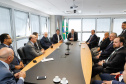 O governador Carlos Massa Ratinho Junior afirmou nesta quinta-feira (5) que a modernização do Estado passa pelo papel de fiscalização do Ministério Público do Paraná (MPPR) e pela construção de políticas conjuntas de atendimento social. Ele participou do Congresso Estadual do MPPR e de uma sessão plenária sobre planejamento estratégico do órgão, que acontecem em Curitiba.