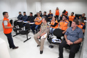 A temporada de verão leva muitos turistas para o litoral paranaense, mas também acende o alerta dos municípios com o aumento das chuvas e a possibilidade de desastres. Para preparar as cidades na prevenção e resposta rápida nessas ocorrências, a Coordenadoria Estadual de Proteção e Defesa Civil promoveu nesta sexta-feira (6), em Curitiba, uma capacitação com os coordenadores municipais de Defesa Civil das sete cidades litorâneas.Foto: Ari Dias/AEN