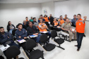 A temporada de verão leva muitos turistas para o litoral paranaense, mas também acende o alerta dos municípios com o aumento das chuvas e a possibilidade de desastres. Para preparar as cidades na prevenção e resposta rápida nessas ocorrências, a Coordenadoria Estadual de Proteção e Defesa Civil promoveu nesta sexta-feira (6), em Curitiba, uma capacitação com os coordenadores municipais de Defesa Civil das sete cidades litorâneas.Foto: Ari Dias/AEN