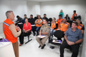 A temporada de verão leva muitos turistas para o litoral paranaense, mas também acende o alerta dos municípios com o aumento das chuvas e a possibilidade de desastres. Para preparar as cidades na prevenção e resposta rápida nessas ocorrências, a Coordenadoria Estadual de Proteção e Defesa Civil promoveu nesta sexta-feira (6), em Curitiba, uma capacitação com os coordenadores municipais de Defesa Civil das sete cidades litorâneas.Foto: Ari Dias/AEN