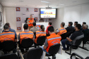 A temporada de verão leva muitos turistas para o litoral paranaense, mas também acende o alerta dos municípios com o aumento das chuvas e a possibilidade de desastres. Para preparar as cidades na prevenção e resposta rápida nessas ocorrências, a Coordenadoria Estadual de Proteção e Defesa Civil promoveu nesta sexta-feira (6), em Curitiba, uma capacitação com os coordenadores municipais de Defesa Civil das sete cidades litorâneas.Foto: Ari Dias/AEN