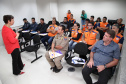 A temporada de verão leva muitos turistas para o litoral paranaense, mas também acende o alerta dos municípios com o aumento das chuvas e a possibilidade de desastres. Para preparar as cidades na prevenção e resposta rápida nessas ocorrências, a Coordenadoria Estadual de Proteção e Defesa Civil promoveu nesta sexta-feira (6), em Curitiba, uma capacitação com os coordenadores municipais de Defesa Civil das sete cidades litorâneas.Foto: Ari Dias/AEN
