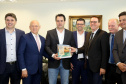 O governador Carlos Massa Ratinho Junior conheceu nesta segunda-feira (09) o projeto de construção do Aeroporto Regional do Sudoeste. Prefeitos, empresários e representantes da região apresentaram, em reunião no Palácio Iguaçu, detalhes do terminal que seria erguido em Renascença.Foto:Jaelson Lucas / AEN