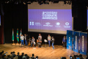 A consciência de um comportamento ético individual é capaz de transformar a cultura de uma sociedade. Esse é um dos conceitos comuns entre os profissionais que apresentaram teorias e experiências no 2º Simpósio Paranaense de Combate à Corrupção – Fazendo a coisa certa. O evento promovido pelo Governo do Paraná, por meio da Controladoria-Geral do Estado (CGE), reuniu cerca de 450 participantes, nesta segunda-feira (09), em Curitiba. Foto:Divulgação