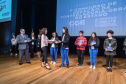 A consciência de um comportamento ético individual é capaz de transformar a cultura de uma sociedade. Esse é um dos conceitos comuns entre os profissionais que apresentaram teorias e experiências no 2º Simpósio Paranaense de Combate à Corrupção – Fazendo a coisa certa. O evento promovido pelo Governo do Paraná, por meio da Controladoria-Geral do Estado (CGE), reuniu cerca de 450 participantes, nesta segunda-feira (09), em Curitiba. Foto:Divulgação