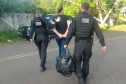 A Polícia Civil do Paraná (PCPR) está nas ruas desde as primeiras horas da manhã desta quarta-feira (11) para cumprir 20 mandados judiciais em endereços relacionados a médicos urologistas do Paraná e Goiás. Os alvos da ação são suspeitos de utilizar materiais cirúrgicos irregulares. Cateteres e outros equipamentos, que deveriam ser descartados após uso único, eram utilizados em até 15 cirurgias. Foto:SESP