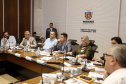 O Paraná prepara para a próxima semana o lançamento de uma força-tarefa de combate à dengue em todo o Estado. As ações foram definidas nesta quinta-feira (12) em reunião no Palácio Iguaçu entre o chefe da Casa Civil, Guto Silva, e os demais integrantes do secretariado, autarquias e empresas públicas estaduais. Está previsto a criação de um grupo permanente contra a proliferação da doença..Foto Gilson Abreu/AEN