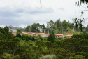  Representantes do Governo do Estado e da Prefeitura de Bituruna entregaram nesta sexta-feira (14) as chaves de 25 casas populares a famílias que viviam em situação de vulnerabilidade social na cidade, na região Sul do estado. Graças aos aportes de R$ 1,2 milhão feitos por meio do programa Nossa Gente Paraná, os beneficiários não precisarão arcar com nenhum custo pela mudança para as novas moradias.  -  Bituruna, 14/02/2020  -  Foto: Rafaela Fiala - Cohapar 