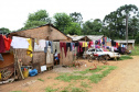  Representantes do Governo do Estado e da Prefeitura de Bituruna entregaram nesta sexta-feira (14) as chaves de 25 casas populares a famílias que viviam em situação de vulnerabilidade social na cidade, na região Sul do estado. Graças aos aportes de R$ 1,2 milhão feitos por meio do programa Nossa Gente Paraná, os beneficiários não precisarão arcar com nenhum custo pela mudança para as novas moradias.  -  Bituruna, 14/02/2020  -  Foto: Rafaela Fiala - Cohapar 