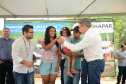 Representantes do Governo do Estado e da Prefeitura de Bituruna entregaram nesta sexta-feira (14) as chaves de 25 casas populares a famílias que viviam em situação de vulnerabilidade social na cidade, na região Sul do estado. Graças aos aportes de R$ 1,2 milhão feitos por meio do programa Nossa Gente Paraná, os beneficiários não precisarão arcar com nenhum custo pela mudança para as novas moradias.  -  Bituruna, 14/02/2020  -  Foto: Rafaela Fiala - Cohapar 
