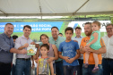  Representantes do Governo do Estado e da Prefeitura de Bituruna entregaram nesta sexta-feira (14) as chaves de 25 casas populares a famílias que viviam em situação de vulnerabilidade social na cidade, na região Sul do estado. Graças aos aportes de R$ 1,2 milhão feitos por meio do programa Nossa Gente Paraná, os beneficiários não precisarão arcar com nenhum custo pela mudança para as novas moradias.  -  Bituruna, 14/02/2020  -  Foto: Rafaela Fiala - Cohapar 