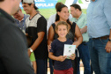  Representantes do Governo do Estado e da Prefeitura de Bituruna entregaram nesta sexta-feira (14) as chaves de 25 casas populares a famílias que viviam em situação de vulnerabilidade social na cidade, na região Sul do estado. Graças aos aportes de R$ 1,2 milhão feitos por meio do programa Nossa Gente Paraná, os beneficiários não precisarão arcar com nenhum custo pela mudança para as novas moradias.  -  Bituruna, 14/02/2020  -  Foto: Rafaela Fiala - Cohapar 