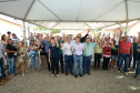  Representantes do Governo do Estado e da Prefeitura de Bituruna entregaram nesta sexta-feira (14) as chaves de 25 casas populares a famílias que viviam em situação de vulnerabilidade social na cidade, na região Sul do estado. Graças aos aportes de R$ 1,2 milhão feitos por meio do programa Nossa Gente Paraná, os beneficiários não precisarão arcar com nenhum custo pela mudança para as novas moradias.  -  Bituruna, 14/02/2020  -  Foto: Rafaela Fiala - Cohapar 