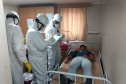 Um exercício simulado reuniu nesta sexta-feira (21) agentes de saúde, trabalhadores e autoridade portuária no combate ao coronavírus no Porto de Paranaguá. A simulação da chegada de um tripulante de navio com sintomas do novo Covid-19 reuniu Portos do Paraná, Agência Nacional de Vigilância Sanitária (Anvisa), Primeira Regional de Saúde, Samu, Hospital Regional do Litoral e o Órgão Gestor de Mão de Obra do Trabalhador Portuário (OGMO). Foto: Portos do Paraná