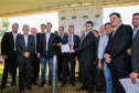 O governador Carlos Massa Ratinho Junior participa nesta sexta-feira (28), junto com o ministro da Infraestrutura, Tarcísio Freitas; com o diretor-geral brasileiro da Itaipu Binacional, Joaquim Silva e Luna; e o presidente da Infraero, Hélio Paes de Barros Júnior, da solenidade em que será autorizado o início das obras de ampliação da pista de pouso do Aeroporto Internacional de Foz do Iguaçu.Foz do Iguaçu, 28/02/2020 - Foto: Geraldo Bubniak/AEN