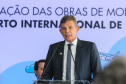 O governador Carlos Massa Ratinho Junior participa nesta sexta-feira (28), junto com o ministro da Infraestrutura, Tarcísio Freitas; com o diretor-geral brasileiro da Itaipu Binacional, Joaquim Silva e Luna; e o presidente da Infraero, Hélio Paes de Barros Júnior, da solenidade em que será autorizado o início das obras de ampliação da pista de pouso do Aeroporto Internacional de Foz do Iguaçu.Foz do Iguaçu, 28/02/2020 - Foto: Geraldo Bubniak/AEN