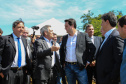 O governador Carlos Massa Ratinho Junior participa nesta sexta-feira (28), junto com o ministro da Infraestrutura, Tarcísio Freitas; com o diretor-geral brasileiro da Itaipu Binacional, Joaquim Silva e Luna; e o presidente da Infraero, Hélio Paes de Barros Júnior, da solenidade em que será autorizado o início das obras de ampliação da pista de pouso do Aeroporto Internacional de Foz do Iguaçu.Foz do Iguaçu, 28/02/2020 - Foto: Geraldo Bubniak/AEN