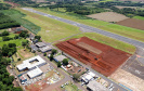 O governador Carlos Massa Ratinho Junior participa junto com o ministro da Infraestrutura, Tarcísio Freitas; com o diretor-geral brasileiro da Itaipu Binacional, Joaquim Silva e Luna; e o presidente da Infraero, Hélio Paes de Barros Júnior, da solenidade autorização o início das obras de ampliação da pista de pouso do Aeroporto Internacional de Foz do Iguaçu. - Foz do Iguaçu, 28/02/2020 - Foto: Rodrigo Félix Leal/AEN