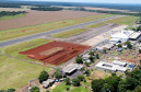 O governador Carlos Massa Ratinho Junior participa junto com o ministro da Infraestrutura, Tarcísio Freitas; com o diretor-geral brasileiro da Itaipu Binacional, Joaquim Silva e Luna; e o presidente da Infraero, Hélio Paes de Barros Júnior, da solenidade autorização o início das obras de ampliação da pista de pouso do Aeroporto Internacional de Foz do Iguaçu. - Foz do Iguaçu, 28/02/2020 - Foto: Rodrigo Félix Leal/AEN