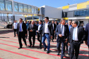 O governador Carlos Massa Ratinho Junior participa junto com o ministro da Infraestrutura, Tarcísio Freitas; com o diretor-geral brasileiro da Itaipu Binacional, Joaquim Silva e Luna; e o presidente da Infraero, Hélio Paes de Barros Júnior, da solenidade autorização o início das obras de ampliação da pista de pouso do Aeroporto Internacional de Foz do Iguaçu. - Foz do Iguaçu, 28/02/2020 - Foto: Rodrigo Félix Leal/AEN