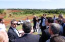 O governador Carlos Massa Ratinho Junior participa junto com o ministro da Infraestrutura, Tarcísio Freitas; com o diretor-geral brasileiro da Itaipu Binacional, Joaquim Silva e Luna; e o presidente da Infraero, Hélio Paes de Barros Júnior, da solenidade autorização o início das obras de ampliação da pista de pouso do Aeroporto Internacional de Foz do Iguaçu. - Foz do Iguaçu, 28/02/2020 - Foto: Rodrigo Félix Leal/AEN