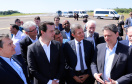 O governador Carlos Massa Ratinho Junior participa junto com o ministro da Infraestrutura, Tarcísio Freitas; com o diretor-geral brasileiro da Itaipu Binacional, Joaquim Silva e Luna; e o presidente da Infraero, Hélio Paes de Barros Júnior, da solenidade autorização o início das obras de ampliação da pista de pouso do Aeroporto Internacional de Foz do Iguaçu. - Foz do Iguaçu, 28/02/2020 - Foto: Rodrigo Félix Leal/AEN
