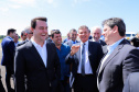 O governador Carlos Massa Ratinho Junior participa junto com o ministro da Infraestrutura, Tarcísio Freitas; com o diretor-geral brasileiro da Itaipu Binacional, Joaquim Silva e Luna; e o presidente da Infraero, Hélio Paes de Barros Júnior, da solenidade autorização o início das obras de ampliação da pista de pouso do Aeroporto Internacional de Foz do Iguaçu. - Foz do Iguaçu, 28/02/2020 - Foto: Rodrigo Félix Leal/AEN
