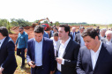 O governador Carlos Massa Ratinho Junior participa junto com o ministro da Infraestrutura, Tarcísio Freitas; com o diretor-geral brasileiro da Itaipu Binacional, Joaquim Silva e Luna; e o presidente da Infraero, Hélio Paes de Barros Júnior, da solenidade autorização o início das obras de ampliação da pista de pouso do Aeroporto Internacional de Foz do Iguaçu. - Foz do Iguaçu, 28/02/2020 - Foto: Rodrigo Félix Leal/AEN