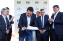 O governador Carlos Massa Ratinho Junior participa junto com o ministro da Infraestrutura, Tarcísio Freitas; com o diretor-geral brasileiro da Itaipu Binacional, Joaquim Silva e Luna; e o presidente da Infraero, Hélio Paes de Barros Júnior, da solenidade autorização o início das obras de ampliação da pista de pouso do Aeroporto Internacional de Foz do Iguaçu. - Foz do Iguaçu, 28/02/2020 - Foto: Rodrigo Félix Leal/AEN