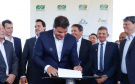 O governador Carlos Massa Ratinho Junior participa junto com o ministro da Infraestrutura, Tarcísio Freitas; com o diretor-geral brasileiro da Itaipu Binacional, Joaquim Silva e Luna; e o presidente da Infraero, Hélio Paes de Barros Júnior, da solenidade autorização o início das obras de ampliação da pista de pouso do Aeroporto Internacional de Foz do Iguaçu. - Foz do Iguaçu, 28/02/2020 - Foto: Rodrigo Félix Leal/AEN