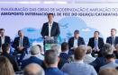O governador Carlos Massa Ratinho Junior participa junto com o ministro da Infraestrutura, Tarcísio Freitas; com o diretor-geral brasileiro da Itaipu Binacional, Joaquim Silva e Luna; e o presidente da Infraero, Hélio Paes de Barros Júnior, da solenidade autorização o início das obras de ampliação da pista de pouso do Aeroporto Internacional de Foz do Iguaçu. - Foz do Iguaçu, 28/02/2020 - Foto: Rodrigo Félix Leal/AEN