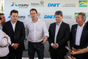 O governador Carlos Massa Ratinho Junior, junto com o ministro da Infraestrutura, Tarcísio Freitas, e o diretor-geral brasileiro da Itaipu Binacional, Joaquim Silva e Luna, vistoria nesta sexta-feira (28) as obras de construção da Ponte da Integração Brasil e Paraguai, em Foz do Iguaçu